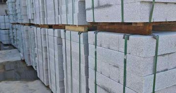 云南芝麻白路牙石，路侧石