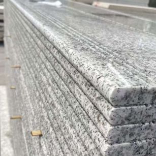 云南芝麻白楼梯踏步 花岗岩楼梯板材