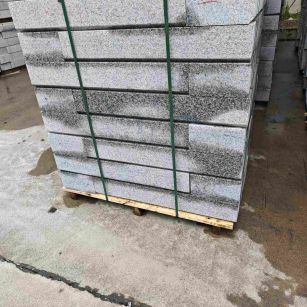 云南芙蓉白路牙石，马路牙子