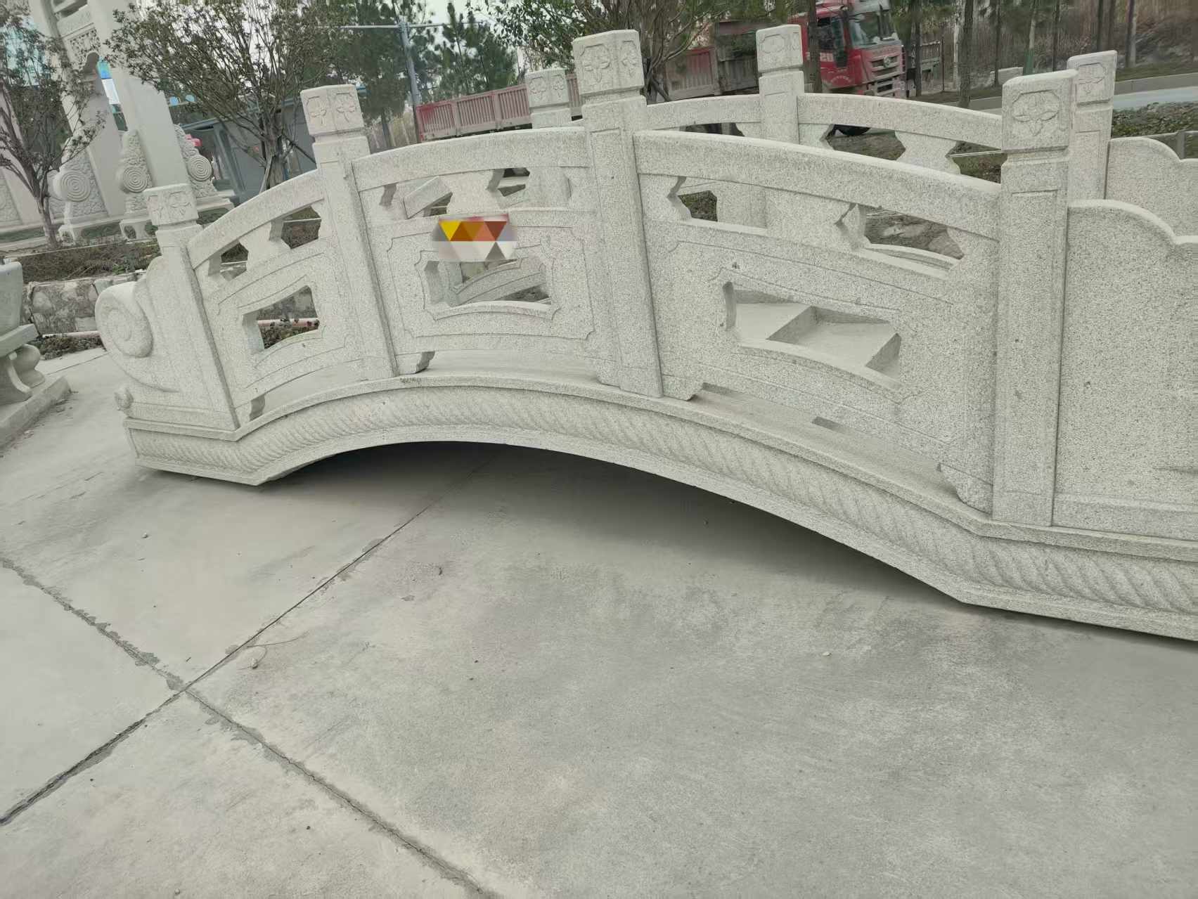 云南芝麻白拱桥，石桥