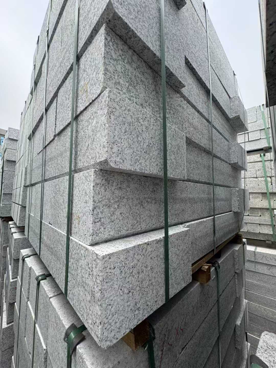 云南芝麻白路牙石 马路牙子