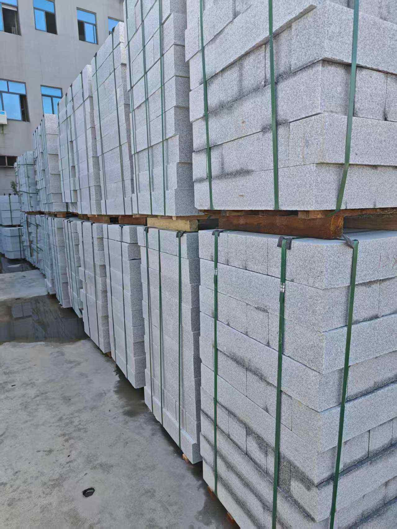 云南芝麻白路牙石，路侧石