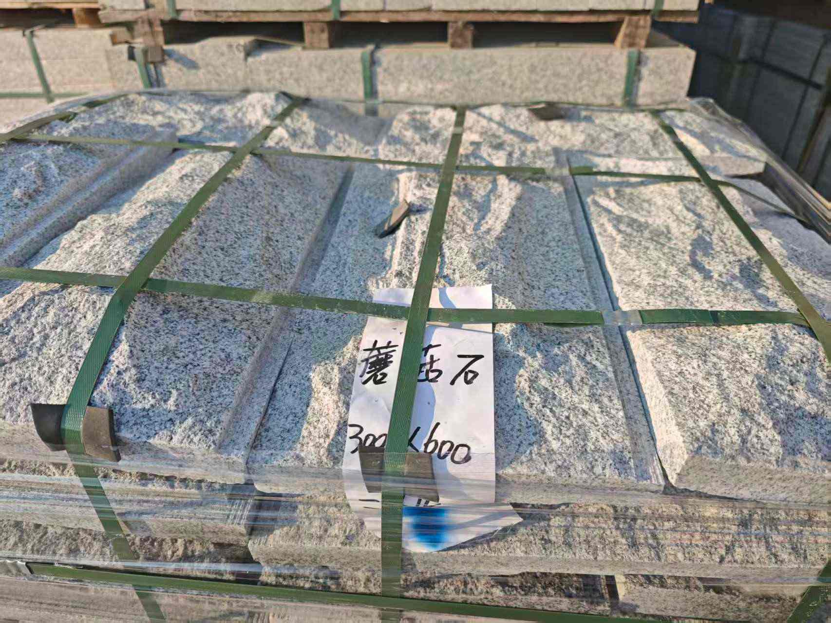 云南芝麻白蘑菇石，自然面