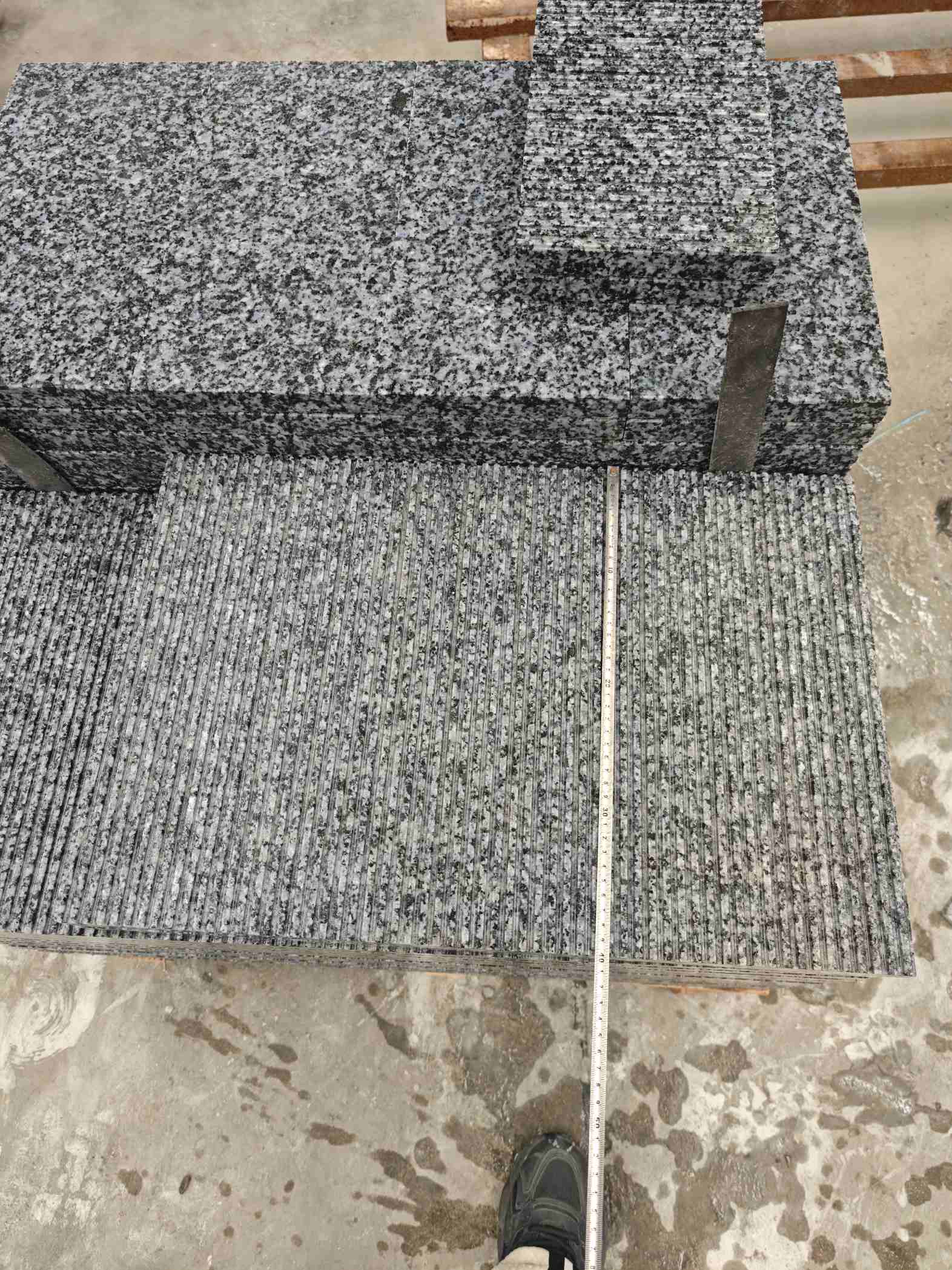 云南芝麻黑拉丝面