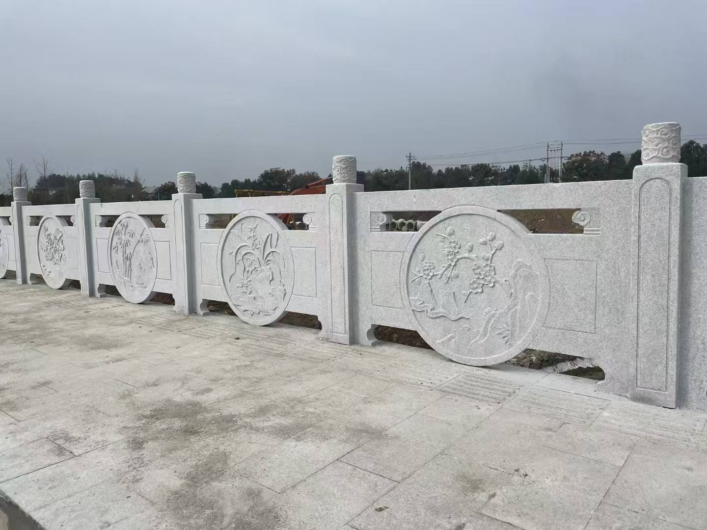 云南芝麻白河道栏杆 石材栏杆