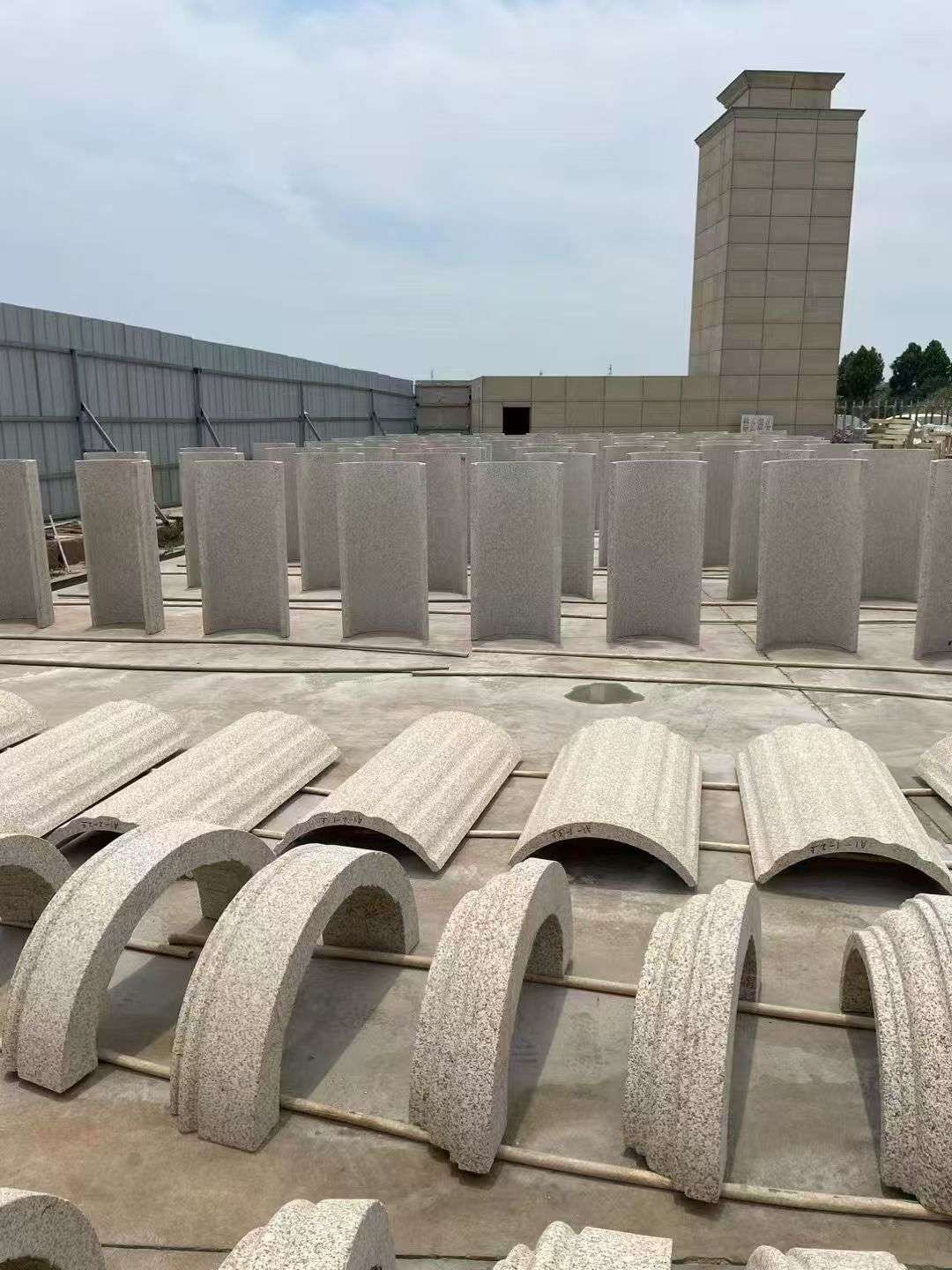 云南黄金麻别墅柱皮 异形 线条定制