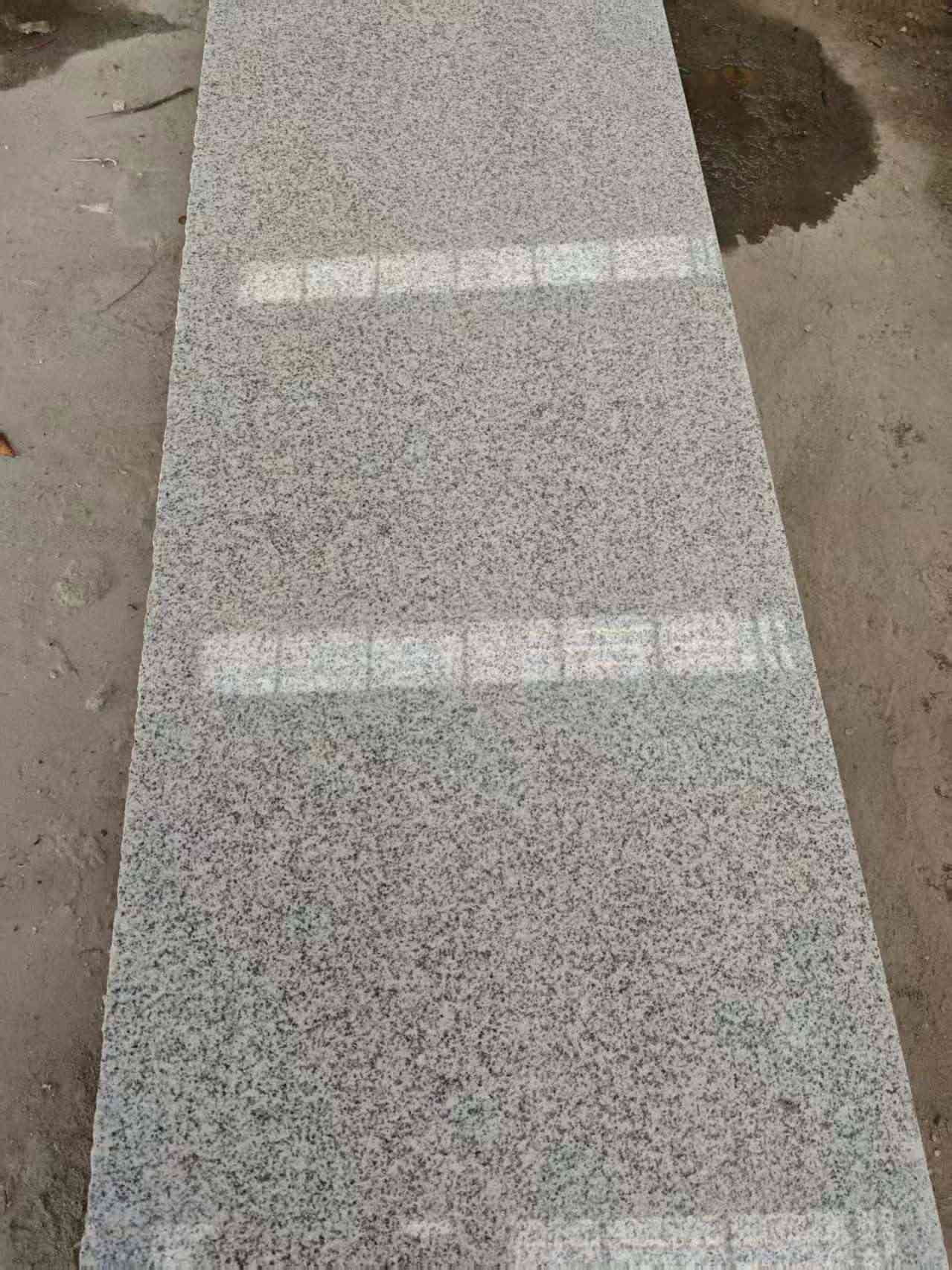 云南芝麻白光面毛板